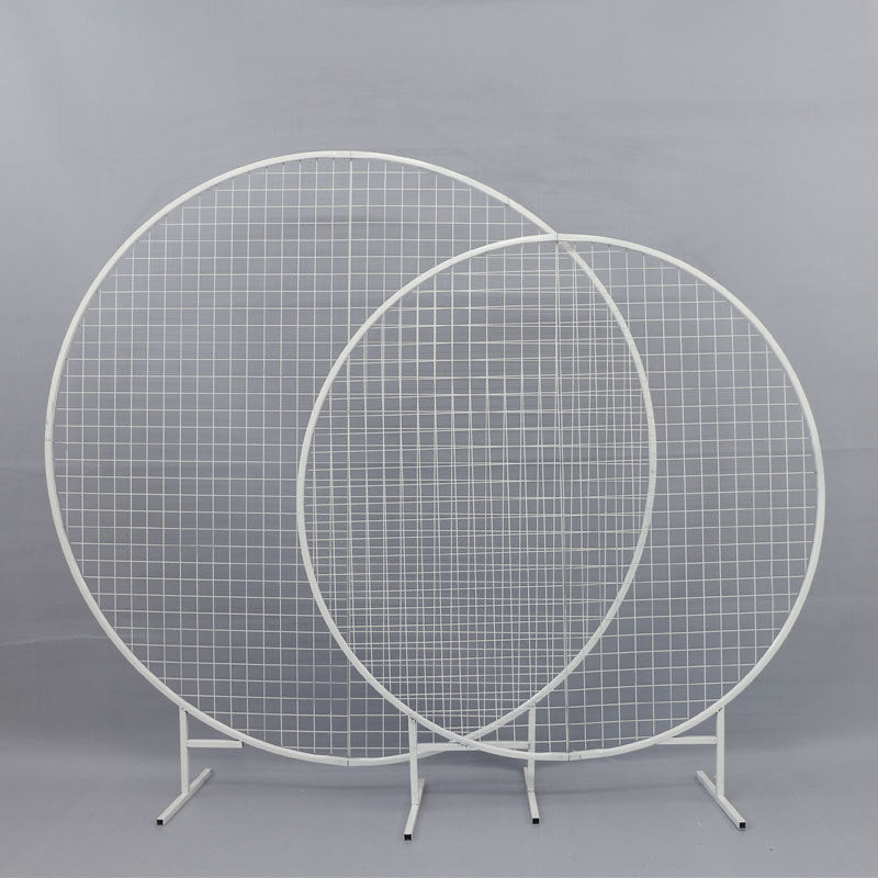 White grid round arch for elegant event decor.