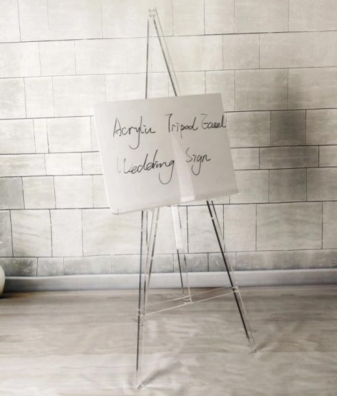 Elegant Acrylic Easel Displaying a Welcome Sign at a Wedding