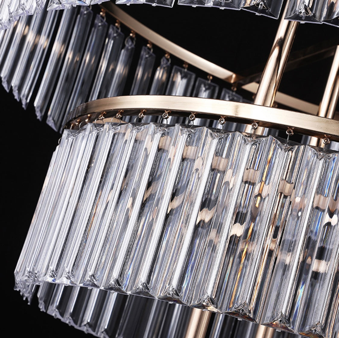 Close-up of the three-tier crystal and gold centerpiece.