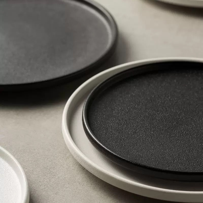 Black Lip Plate 7.5”
